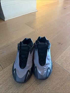 US 6.5 Yeezy shoe great quality